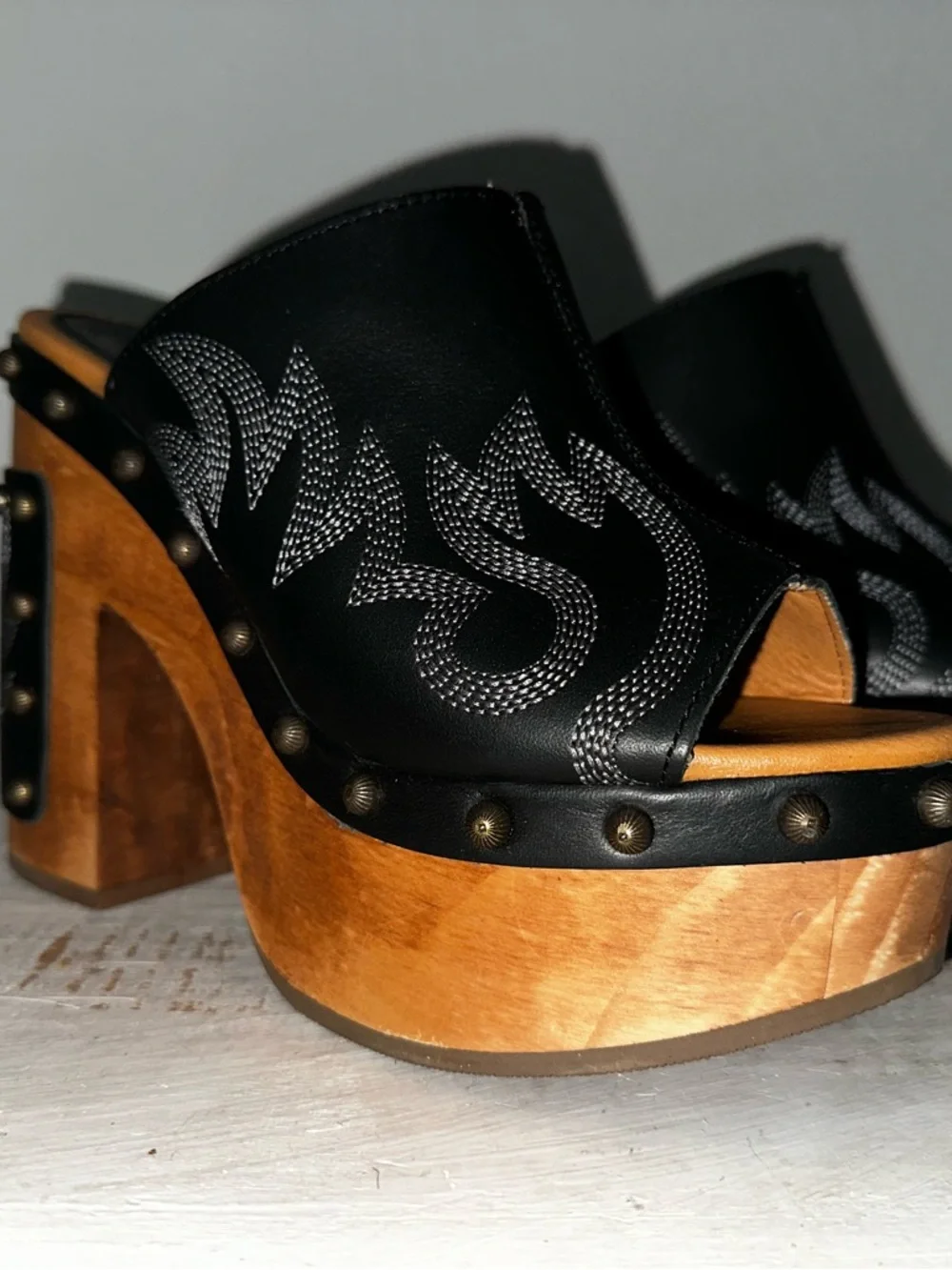 dingo women’s free spirit wooden sandals - Picture 15 of 16